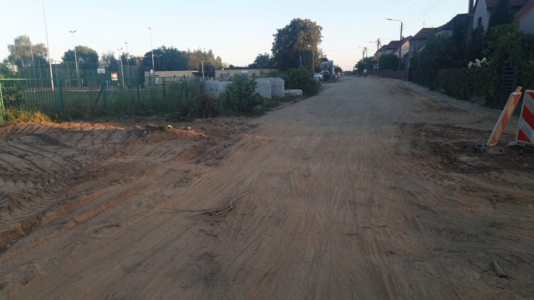  Czy są opóźnienia w pracach remontowych dróg na „Przemysława”? 