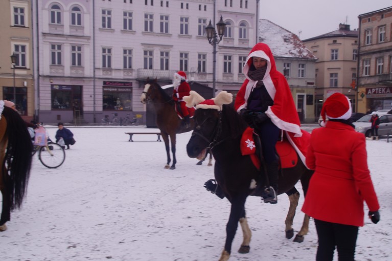  Mikołaje przyjechały na koniach