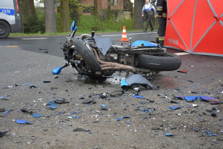 ŚWIBA/KUŹNICA: Kierowca motocykla zginął na drodze 