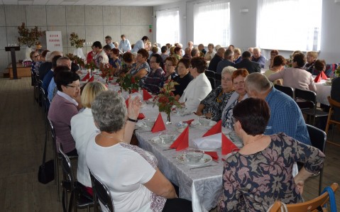 ŁĘKA OPATOWSKA. Seniorzy świętowali