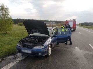  Pożar komory silnika w samochodzie osobowym