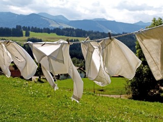  Dobra suszarka na pranie to nie wszystko. Jak dbać o ubrania w trakcie i po praniu?