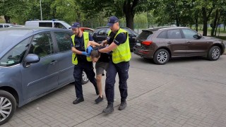  Jeden z Gruzinów, który groził ochroniarzowi marketu nożem aresztowany na 3 miesiące