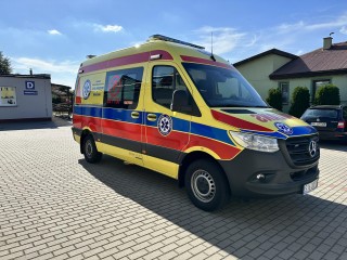  Nowy ambulans dotarł do PCM