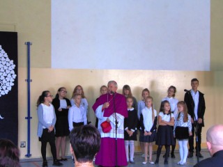  Biskup Janiak w szkole